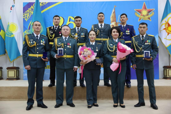 Министр обороны вручил государственные и ведомственные награды военнослужащим Министр обороны вручил государственные и ведомственные награды военнослужащим