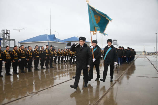 В Актау торжественно проводили домой моряков Военно-морских сил