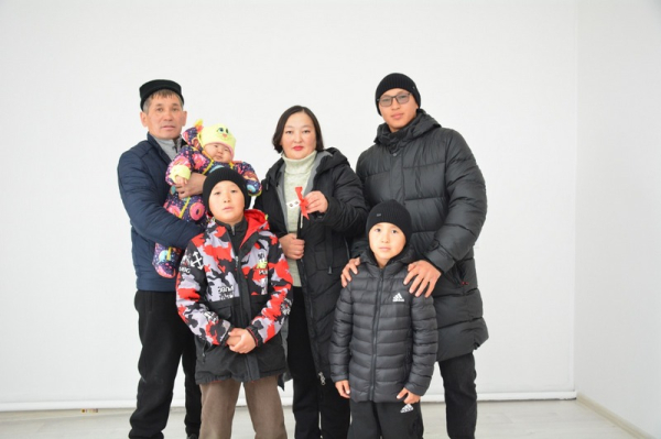 В Карагандинской области очередники получили ключи от новых квартир В Карагандинской области очередники получили ключи от новых квартир