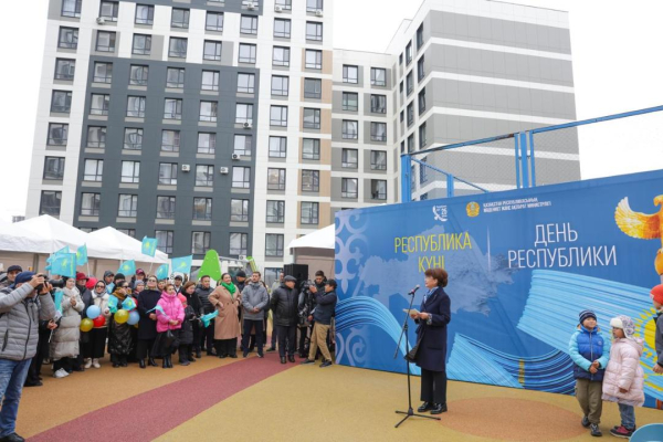 Работники культуры Казахстана получили сертификаты на квартиры Работники культуры Казахстана получили сертификаты на квартиры