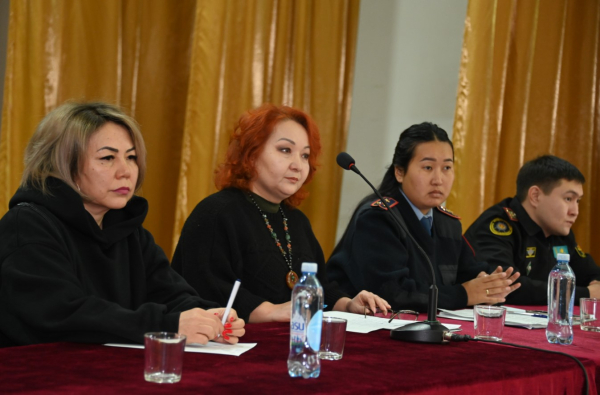 В Семее прошла открытая встреча с женами защитников В Семее прошла открытая встреча с женами защитников