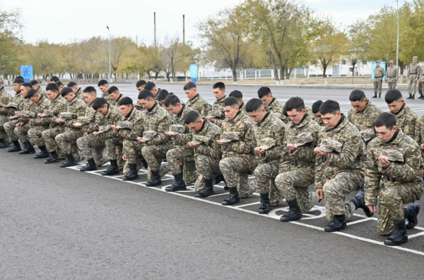 В инженерно-саперной бригаде Конаевского гарнизона торжественно проводили солдат домой