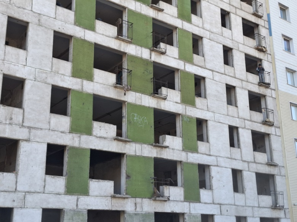 Зачем в Рудном в четвертый раз пытаются продать брошенную многоэтажку? | Inbusiness.kz Зачем в Рудном в четвертый раз пытаются продать брошенную многоэтажку? | Inbusiness.kz