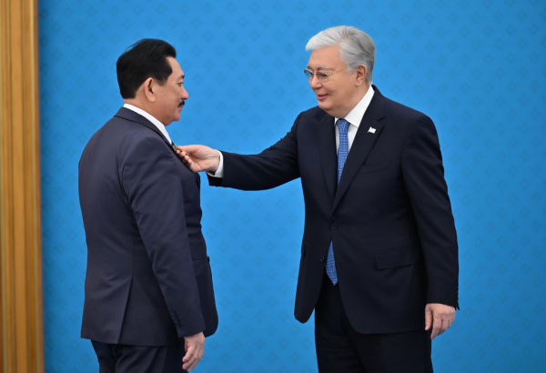 Токаев поздравил учителей с профессиональным праздником