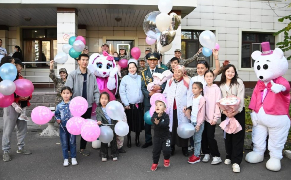 Рауан Абылханов - Военный рекордсмен и многодетный отец Рауан Абылханов - Военный рекордсмен и многодетный отец