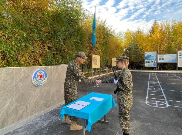 Девушки поклялись на верность Родине в Усть-Каменогорске Девушки поклялись на верность Родине в Усть-Каменогорске
