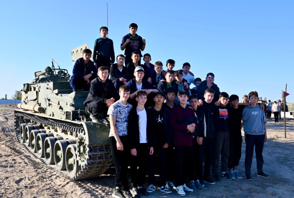 Школьники 'Балдаурена' в гостях у инженерно-саперной бригады Школьники 'Балдаурена' в гостях у инженерно-саперной бригады