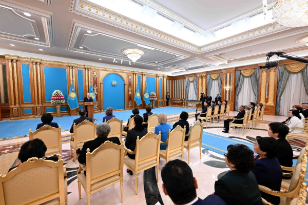 Токаев поздравил учителей с профессиональным праздником