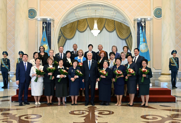 Токаев поздравил учителей с профессиональным праздником