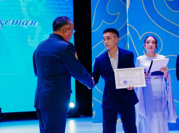 В Семее солдатам вручили наручные часы