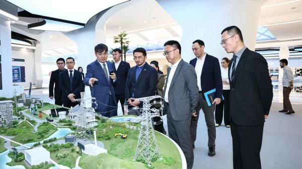 Министр цифрового развития, инноваций и аэрокосмической промышленности Казахстана посетил научно-исследовательский центр Huawei в Пекине | Inbusiness.kz Министр цифрового развития, инноваций и аэрокосмической промышленности Казахстана посетил научно-исследовательский центр Huawei в Пекине | Inbusiness.kz