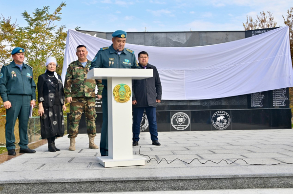 В Конаеве открыли мемориал ветеранам боевых действий В Конаеве открыли мемориал ветеранам боевых действий