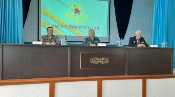В Семее генерал встретился с солдатами В Семее генерал встретился с солдатами
