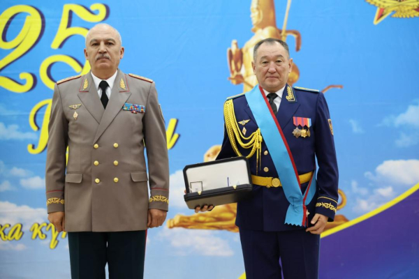 Министр обороны вручил государственные и ведомственные награды военнослужащим Министр обороны вручил государственные и ведомственные награды военнослужащим