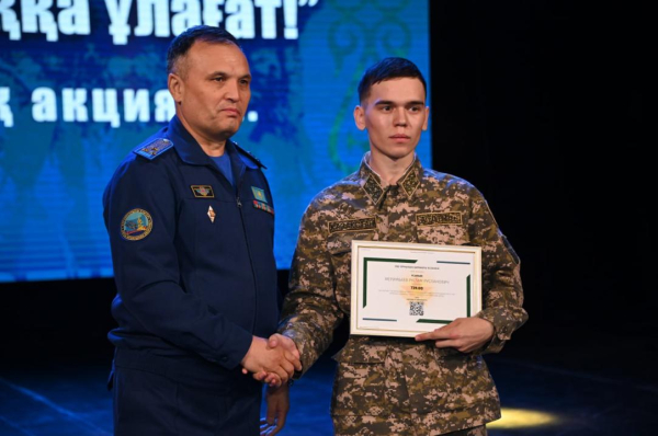 Военнослужащие удостоены сертификатов на бесплатное обучение Военнослужащие удостоены сертификатов на бесплатное обучение