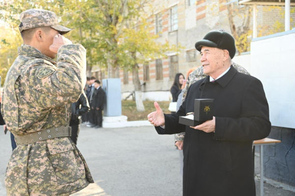Более двух тысяч солдат Вооруженных сил награждены часами Более двух тысяч солдат Вооруженных сил награждены часами