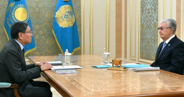 Президент встретился с акимом для обсуждения экономического развития мегаполиса Президент встретился с акимом для обсуждения экономического развития мегаполиса