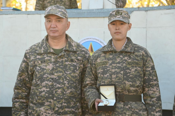 Более двух тысяч солдат Вооруженных сил награждены часами Более двух тысяч солдат Вооруженных сил награждены часами