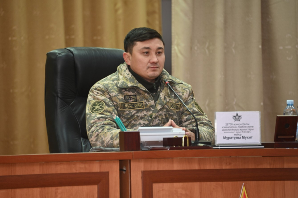 Солдаты чтят подвиг героя