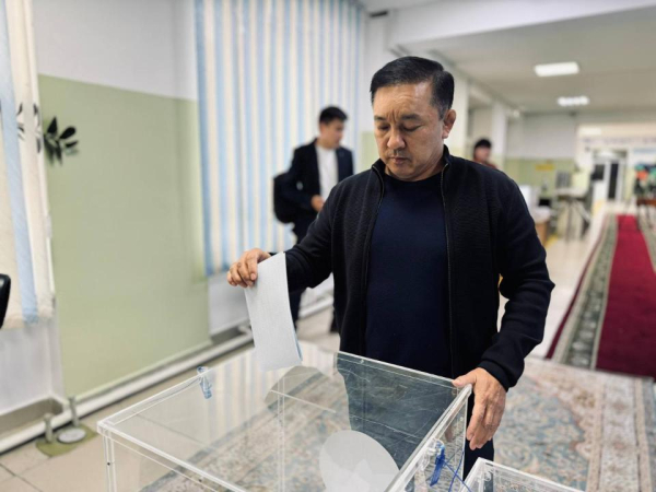 Знаменитые спортсмены Жетісу проголосовали на референдуме Знаменитые спортсмены Жетісу проголосовали на референдуме