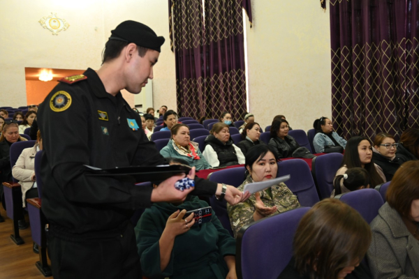 В Семее прошла открытая встреча с женами защитников В Семее прошла открытая встреча с женами защитников