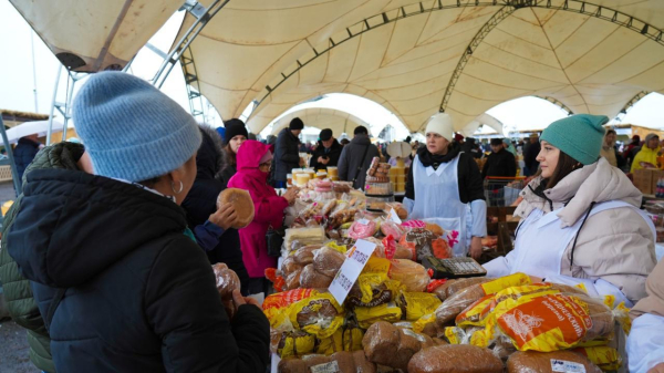 Последняя ярмарка года: 800 тонн фермерских продуктов и концерт для гостей Астаны Последняя ярмарка года: 800 тонн фермерских продуктов и концерт для гостей Астаны