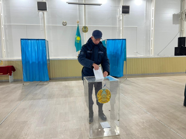 В Костанае первыми проголосовали военнослужащие В Костанае первыми проголосовали военнослужащие