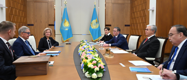 Polpharma презентовала Токаеву книгу о его отце