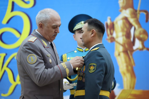 Министр обороны вручил государственные и ведомственные награды военнослужащим Министр обороны вручил государственные и ведомственные награды военнослужащим