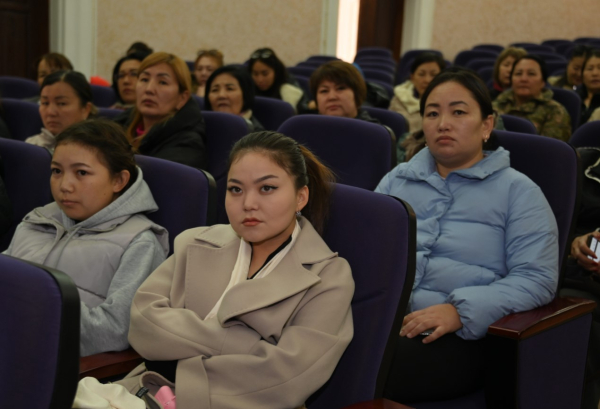 В Семее прошла открытая встреча с женами защитников В Семее прошла открытая встреча с женами защитников