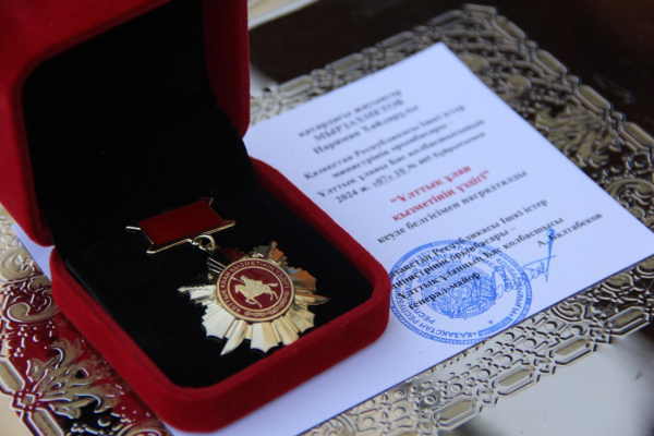 В столице наградили бойцов Нацгвардии, спасших прыгнувшую с моста молодую девушку