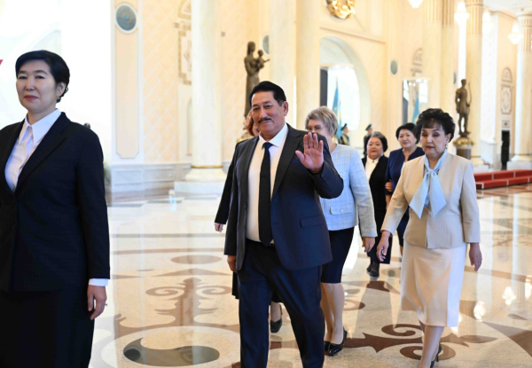 Токаев поздравил учителей с профессиональным праздником