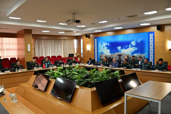 Национальный университет обороны РК принял делегацию НОАК