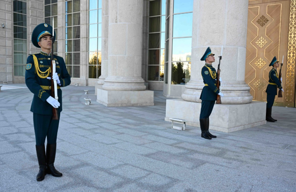 Токаев поздравил учителей с профессиональным праздником