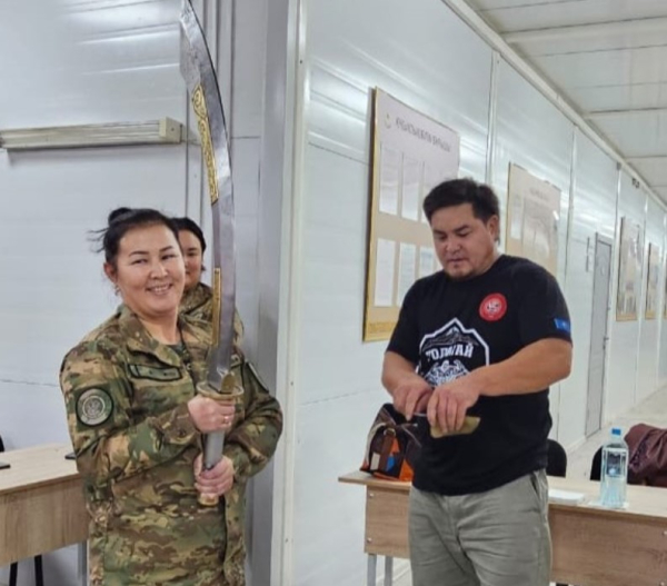 Железный человек: Мировой рекордсмен встретился с гвардейцами