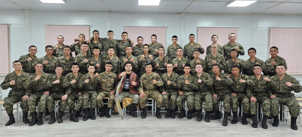 Железный человек: Мировой рекордсмен встретился с гвардейцами