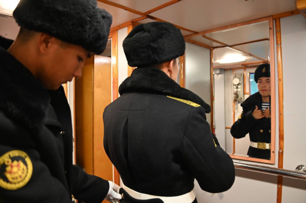 В Актау торжественно проводили домой моряков Военно-морских сил