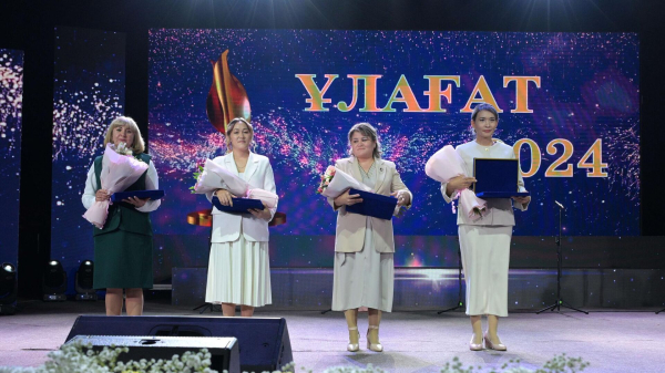 Учителя Павлодарской области получили к празднику $7,7 тысячи Учителя Павлодарской области получили к празднику $7,7 тысячи