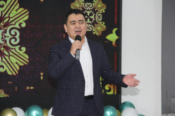 Столичные гвардейцы поздравили воспитателей Центра социального обслуживания