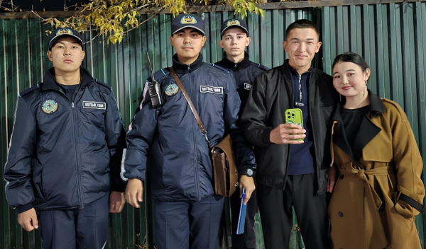 Столичные гвардейцы вернули мобильный телефон Столичные гвардейцы вернули мобильный телефон