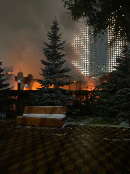 Бойцы Нацгвардии МВД РК эвакуировали людей и вынесли газовые баллоны с места пожара Бойцы Нацгвардии МВД РК эвакуировали людей и вынесли газовые баллоны с места пожара