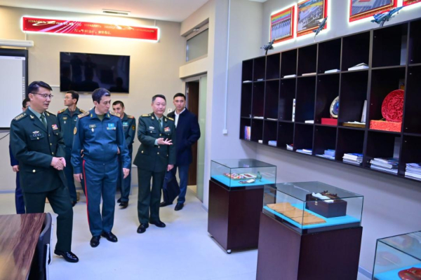 Национальный университет обороны РК принял делегацию НОАК
