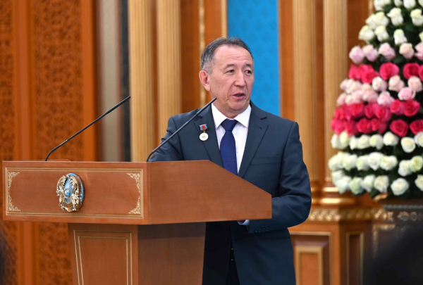 Токаев поздравил учителей с профессиональным праздником