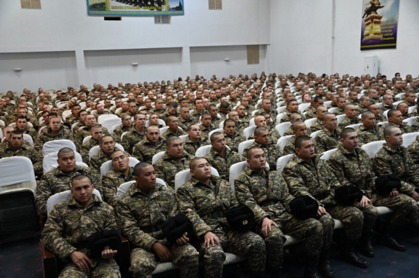 В Актауском гарнизоне отметили 100-летие Рахимжана Кошкарбаева