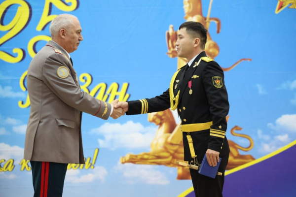 Министр обороны вручил государственные и ведомственные награды военнослужащим Министр обороны вручил государственные и ведомственные награды военнослужащим