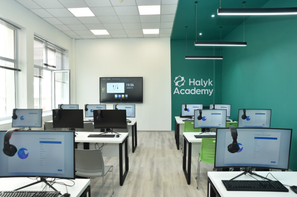 Новая лаборатория в КазНУ: теория и практика в финансах Новая лаборатория в КазНУ: теория и практика в финансах