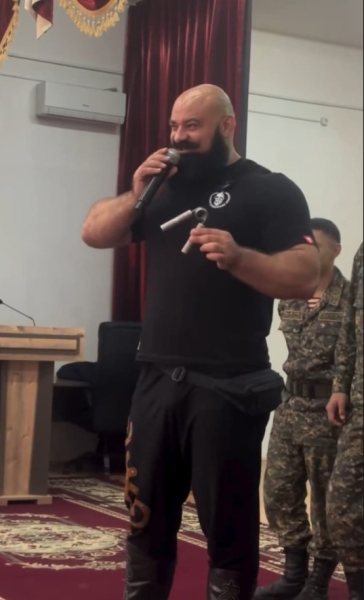 Сила духа и патриотизма: Гвардейцы встретились с рекордсменом мира Сила духа и патриотизма: Гвардейцы встретились с рекордсменом мира