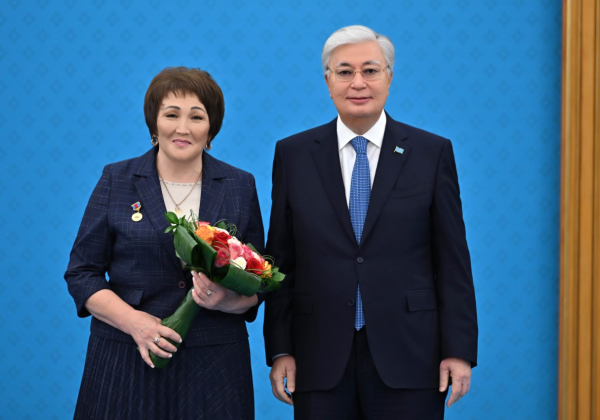 Токаев поздравил учителей с профессиональным праздником