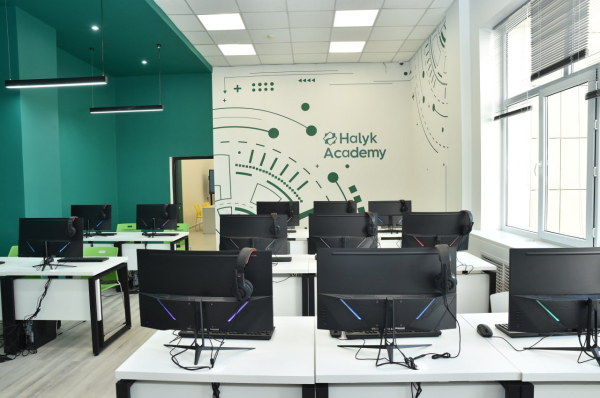 Новая лаборатория в КазНУ: теория и практика в финансах Новая лаборатория в КазНУ: теория и практика в финансах