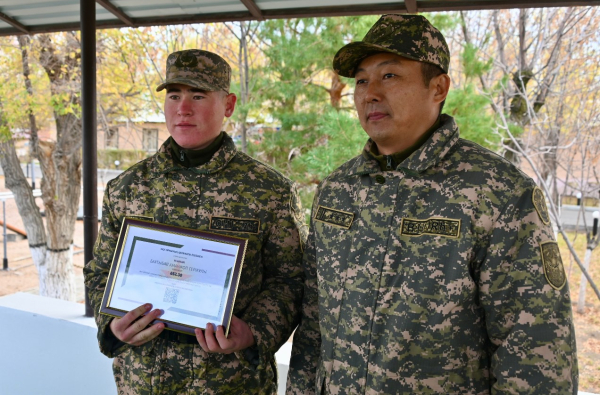 В инженерно-саперной бригаде Конаевского гарнизона торжественно проводили солдат домой